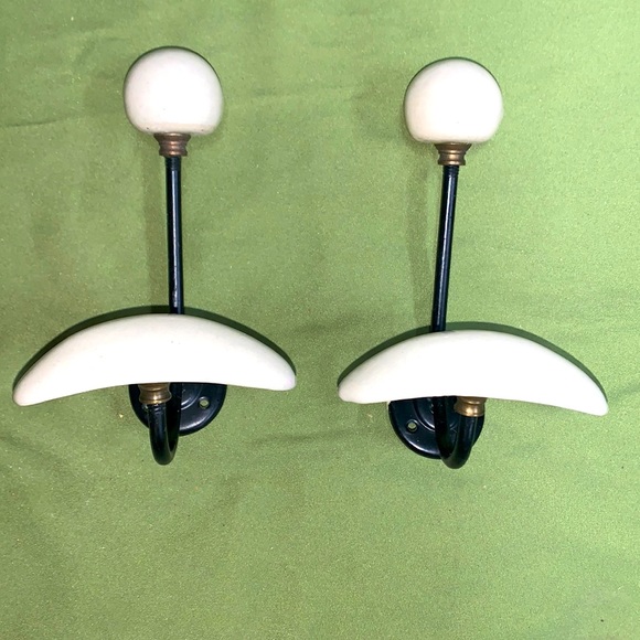Set of two well coat hangers - Picture 1 of 3